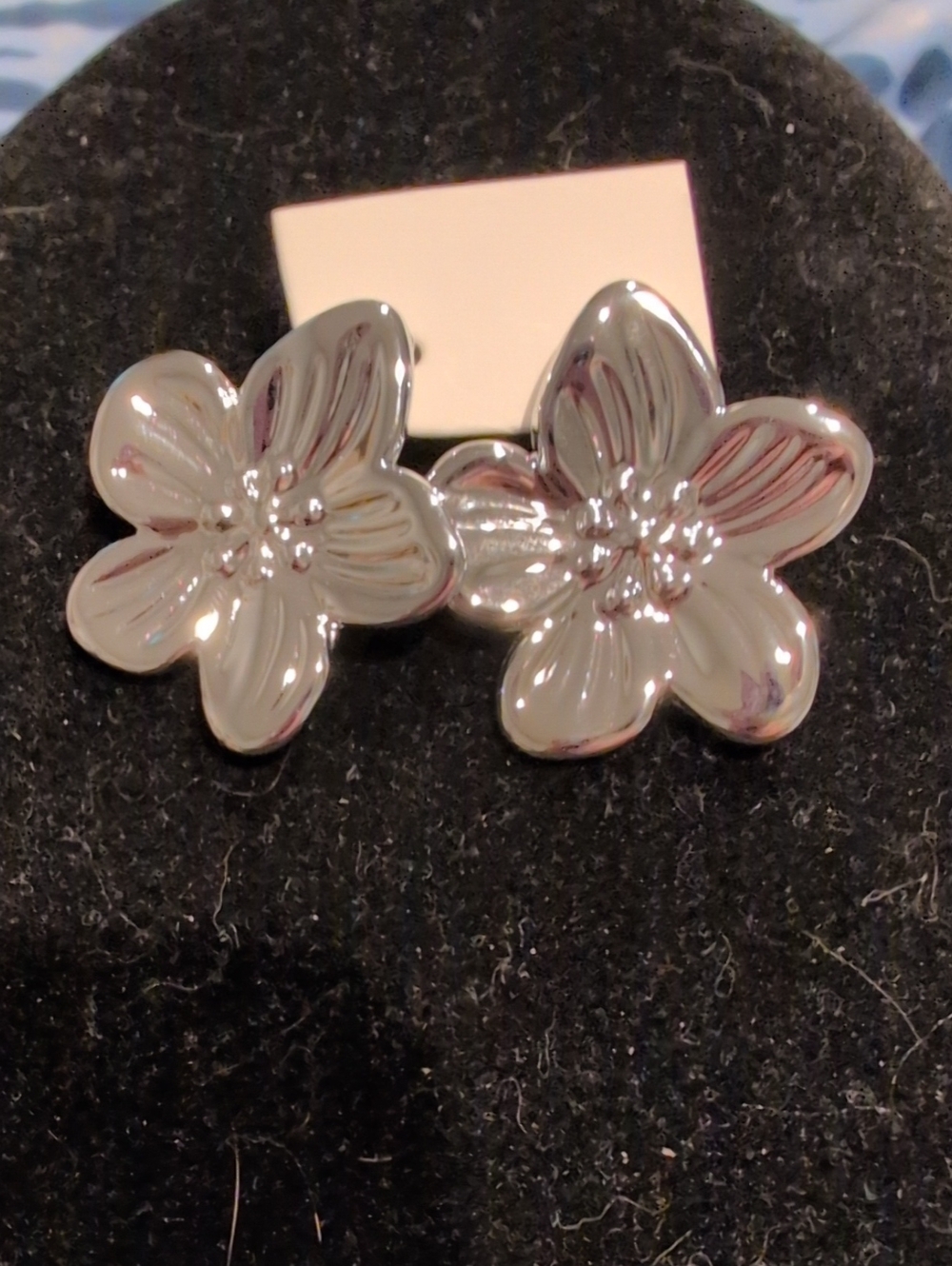 šŗ Silver Women's Floral Stud Earrings